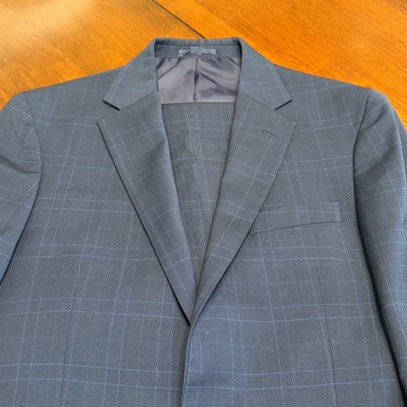 Jos A Bank 1905 BRRR Comfort Suit Slim Fit Blue Windowpane Check 38R 32W 30L